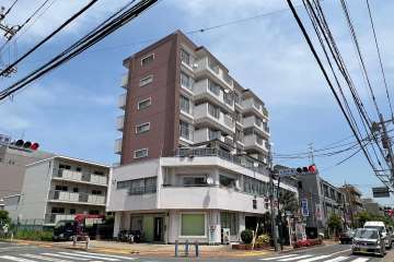 梅ヶ丘アイワマンションの外観(南西側から)　　