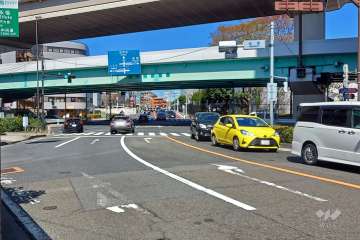 敷地南西側の前面道路（南側から）