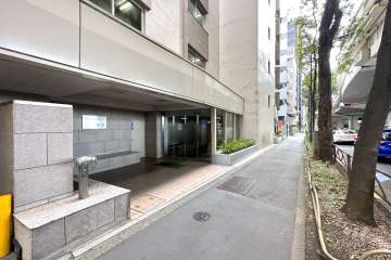 敷地北側の前面道路（東側から）