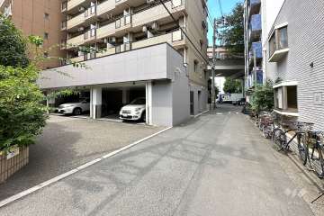 敷地東側の前面道路