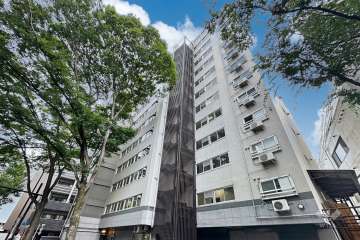 マンション第一明大前の外観（西側から）　　