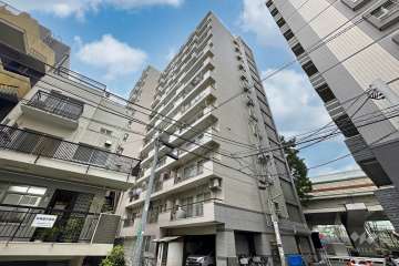 マンション第一明大前の外観（南東側から）　　