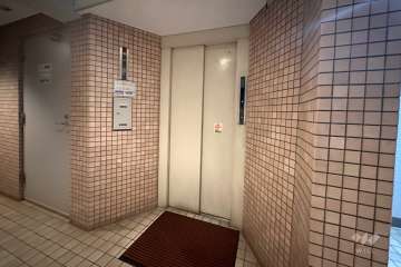 共用のエレベーター