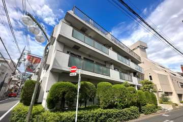 コープ野村明大前の外観（南西側から）