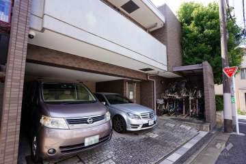 敷地内駐車場（屋内平面式）・駐輪場