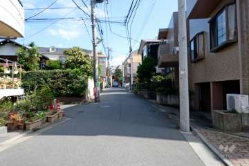 敷地北側の前面道路