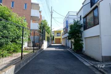 敷地南側の前面道路