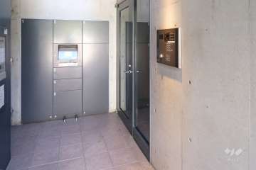 エントランスはオートロック付きです。