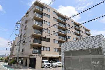 フォルム逆瀬川の外観(南西側から)