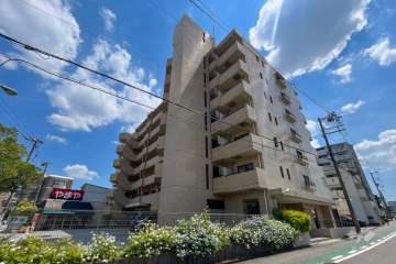 フォルム逆瀬川外観（北西側から）
