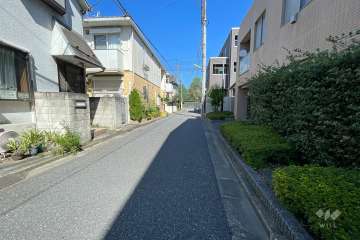 敷地西側の前面道路　