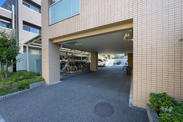 駐車場の出入り口　