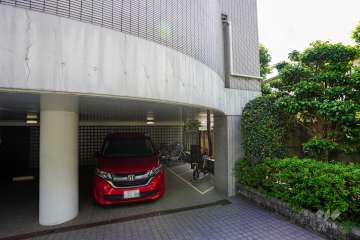 敷地内駐車場（屋内平面式）・駐輪場