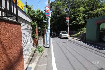 敷地北東側の前面道路　　