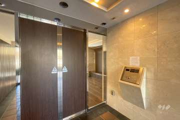 エントランスはオートロック付きです。