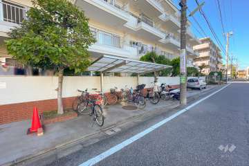 駐輪場（屋根付き）