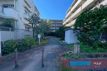 隣接する『上祖師谷すずらん公園』