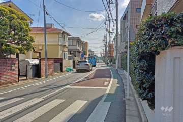 敷地南東側前面道路(北東側から)