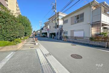 敷地南側の前面道路