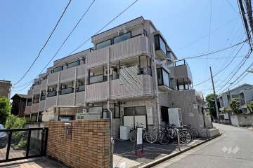 スカイコート世田谷上馬の外観(北東側から)