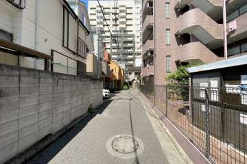 敷地北西側の前面道路