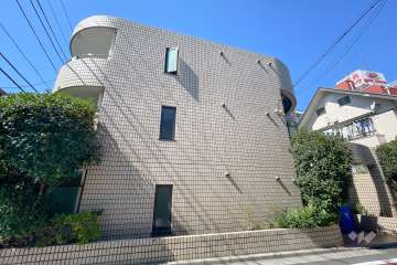 レジダンス・イン・三軒茶屋の外観（南東側から）