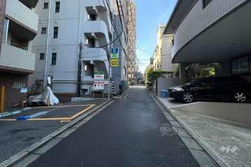 敷地北西側前面道路（南西側から）