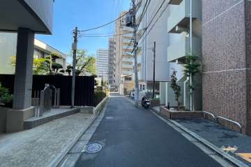 敷地北西側前面道路（北東側から）