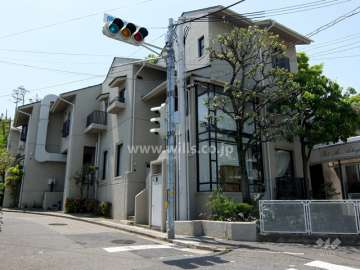 店舗棟の建物外観（北東側から）