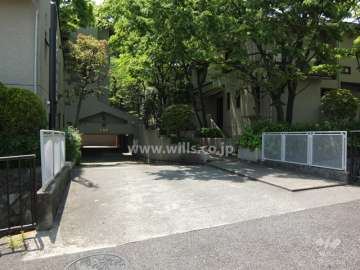 駐車場出入り口