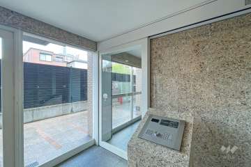 エントランスはオートロック付きです。