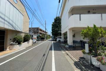 敷地北東側の前面道路
