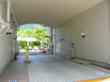駐車場出入り口