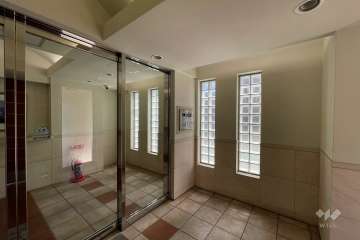 エントランスはオートロック付きです。