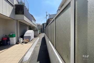 敷地北側の前面道路