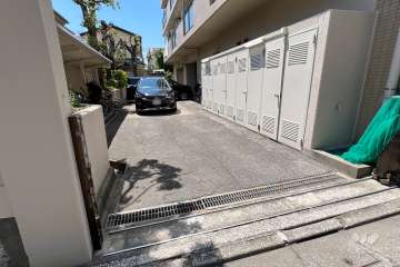 駐車場の出入り口