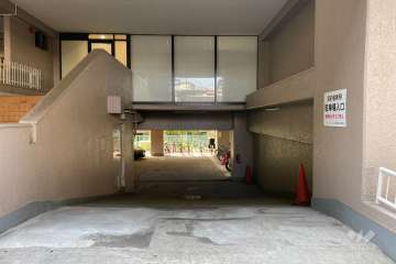 駐車場の出入り口