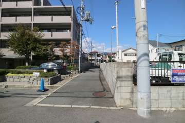 敷地東側の前面道路