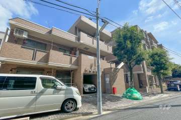 ダイアパレスグランデージ三軒茶屋の外観（北西側から）　