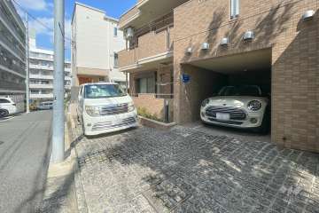 敷地内駐車場（屋外平面式と屋内平面式）