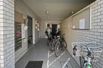 共用ポスト、駐輪場