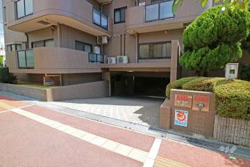 駐車場・駐輪場の出入り口（リングシャッター付き）