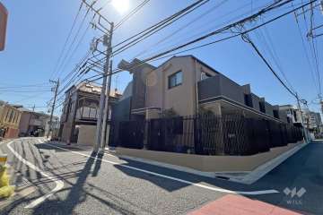 オープンレジデンシア三軒茶屋の外観(北東側から)