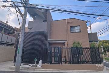 オープンレジデンシア三軒茶屋の外観（東側から）