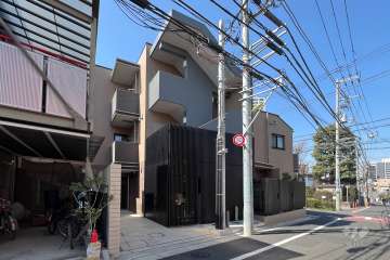 オープンレジデンシア三軒茶屋の外観(南東側から)