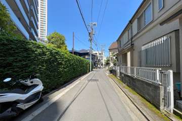 敷地南東側の前面道路