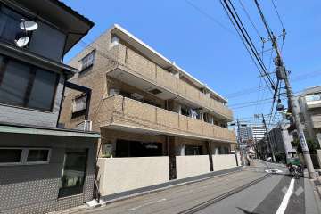 ユニーブル上馬の外観(南西側から)