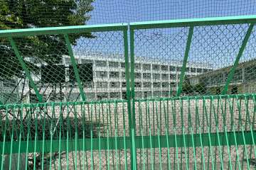 敷地の北側には『世田谷区立三軒茶屋小学校』があります。