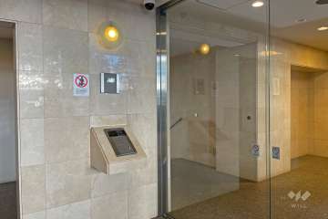 エントランスはオートロック付きです。