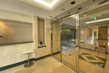 エントランスはオートロック付きです。